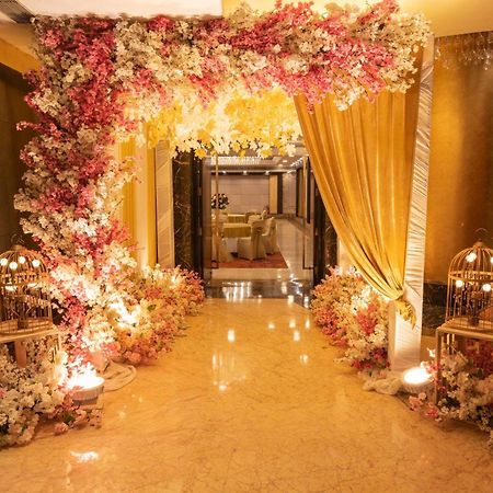 Radisson Blu Kaushambi Delhi Ncr Hotell Ghaziabad Exteriör bild