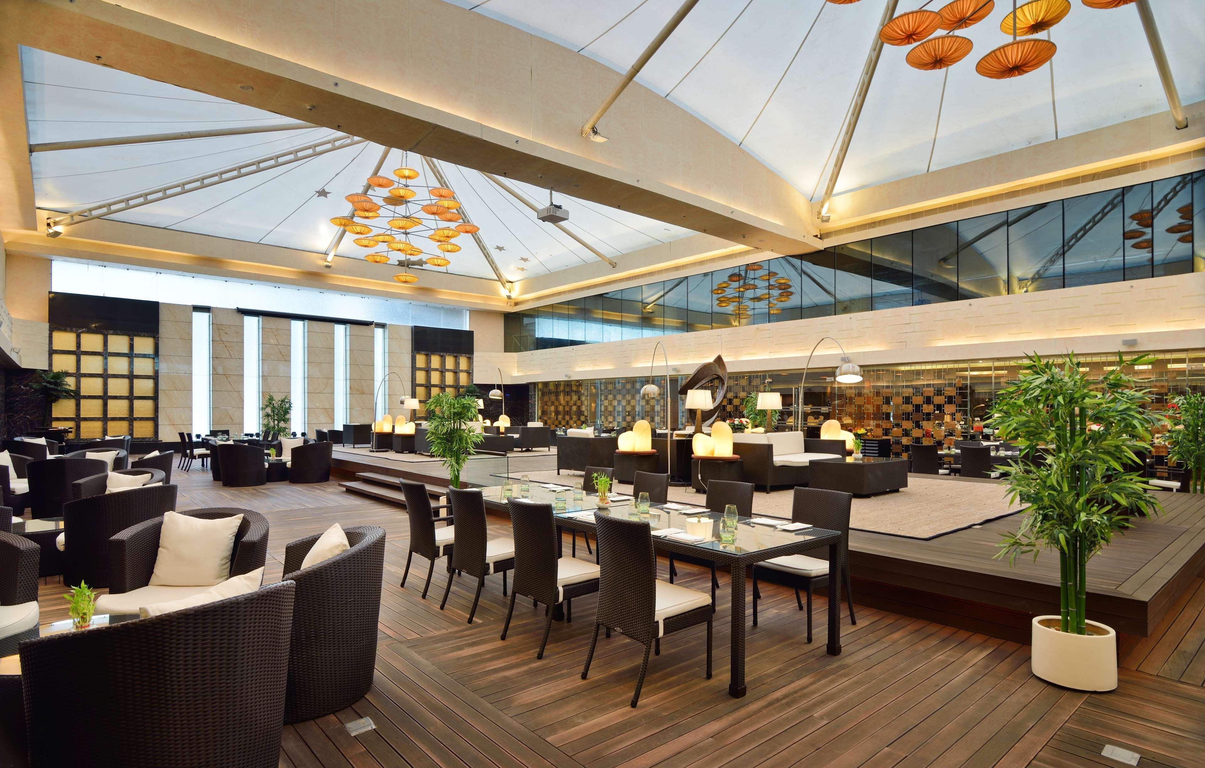Radisson Blu Kaushambi Delhi Ncr Hotell Ghaziabad Exteriör bild