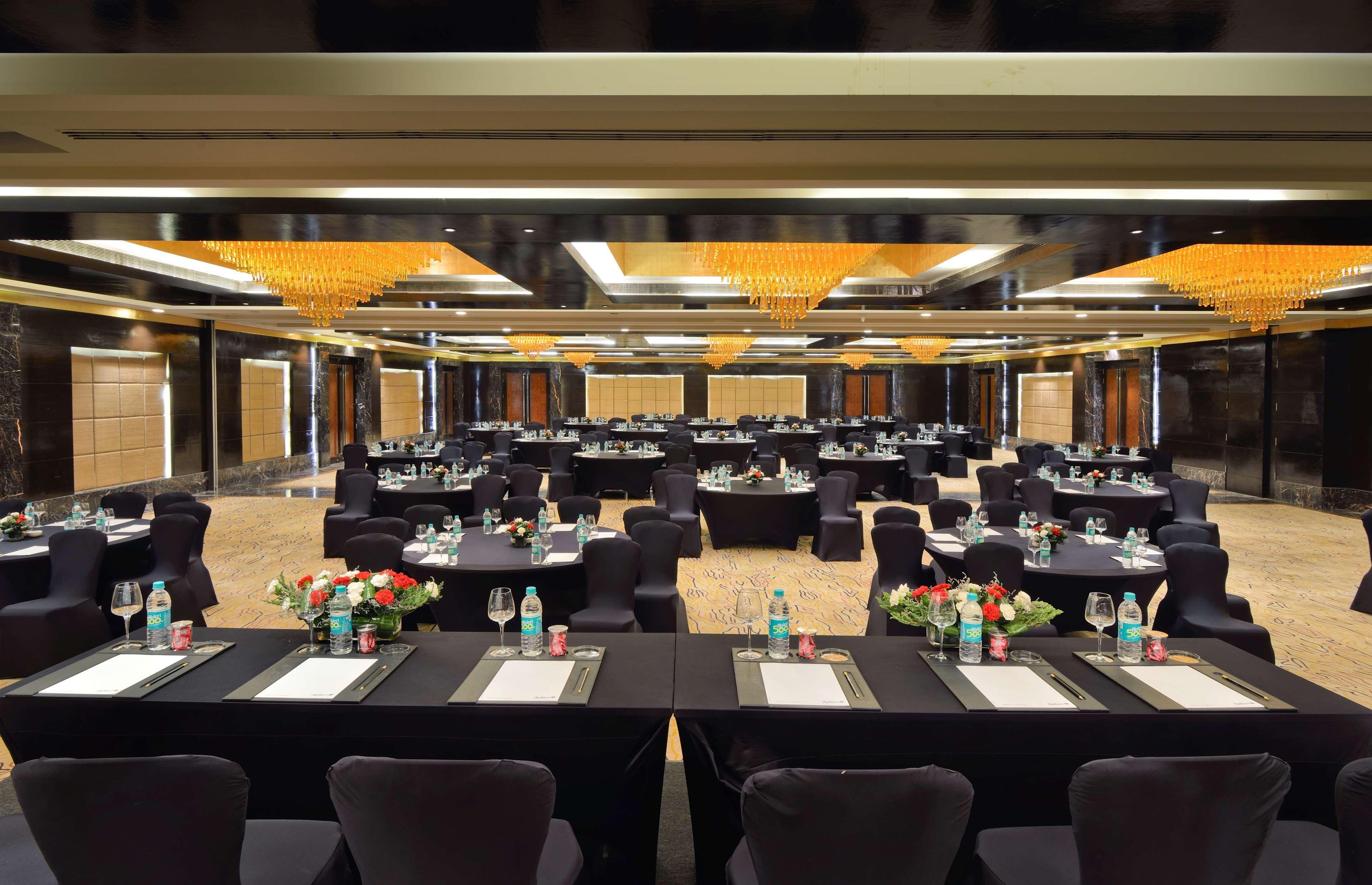Radisson Blu Kaushambi Delhi Ncr Hotell Ghaziabad Exteriör bild