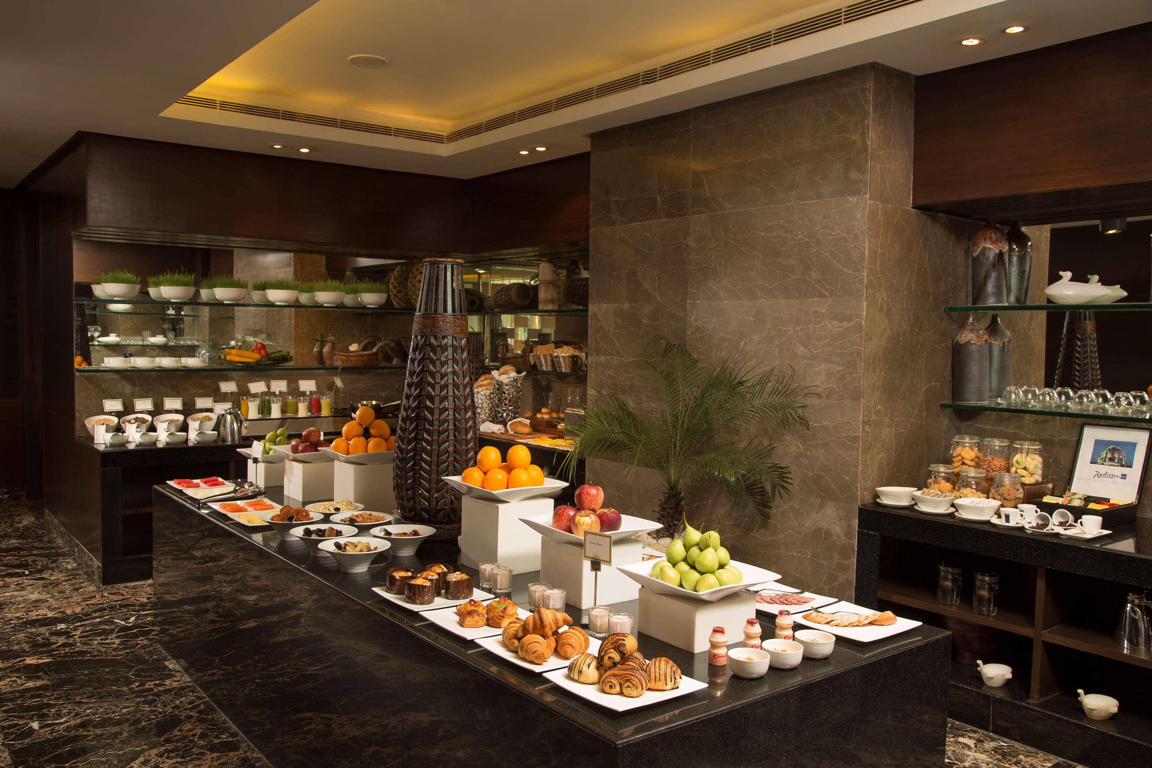 Radisson Blu Kaushambi Delhi Ncr Hotell Ghaziabad Exteriör bild