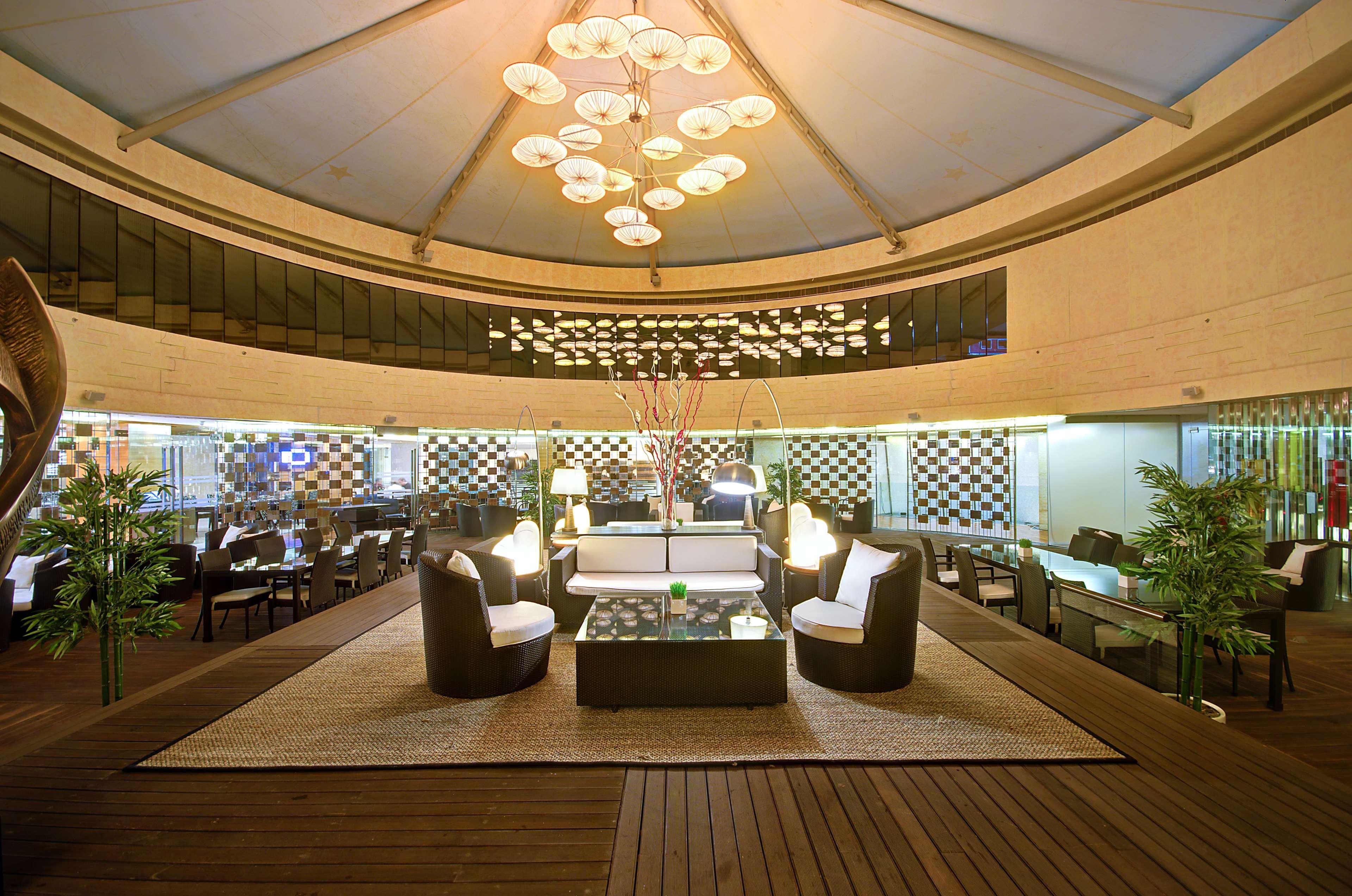 Radisson Blu Kaushambi Delhi Ncr Hotell Ghaziabad Exteriör bild