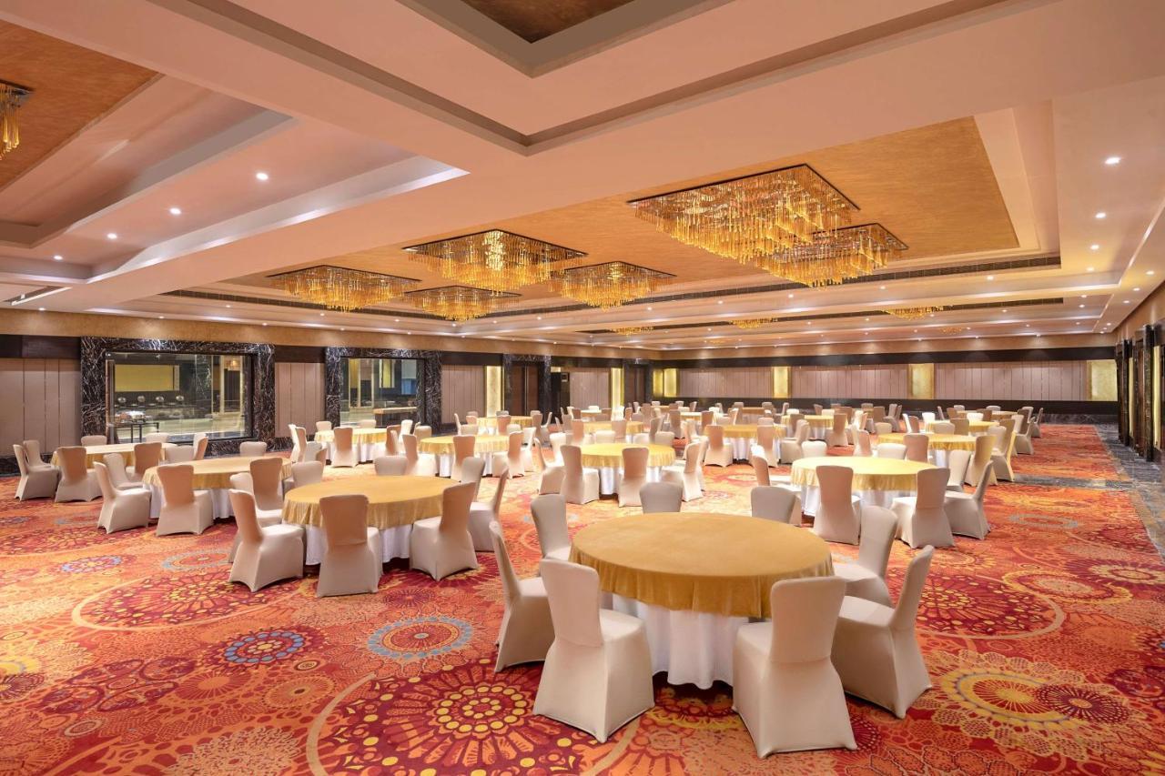 Radisson Blu Kaushambi Delhi Ncr Hotell Ghaziabad Exteriör bild