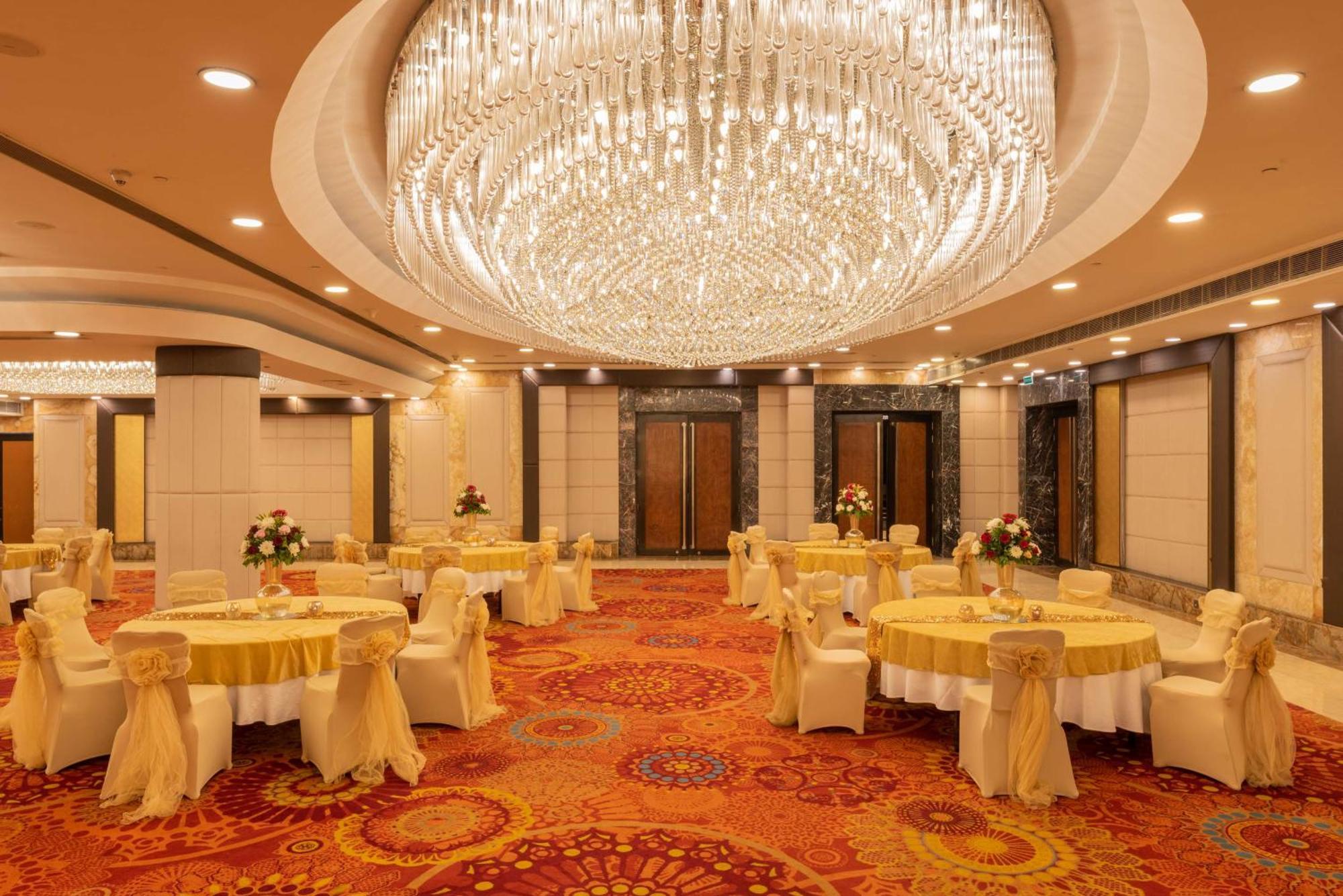 Radisson Blu Kaushambi Delhi Ncr Hotell Ghaziabad Exteriör bild